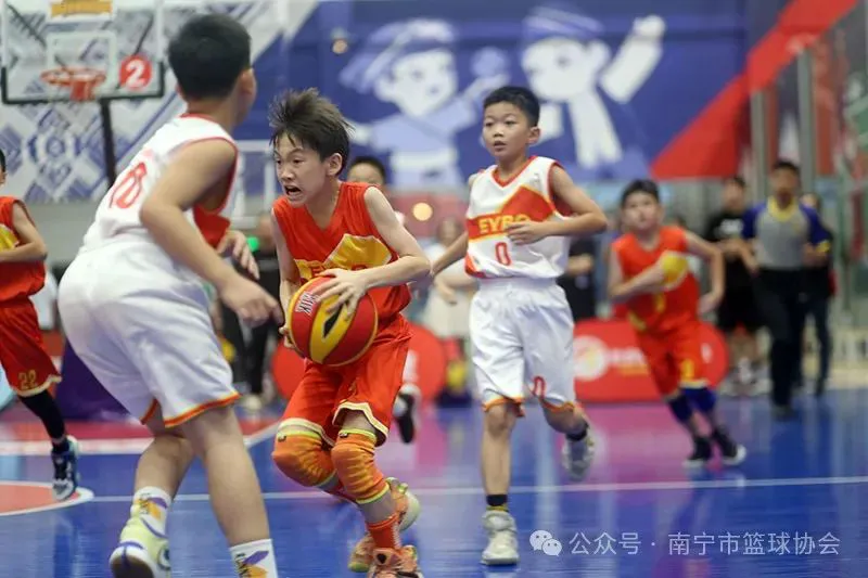 刻苦训练篮球时如何避免受伤的建议_0